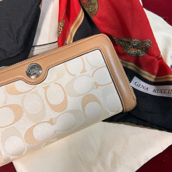 ✨ 2012 Coach Molly Satchel (Style No. 21132) – Luxe Vintage Revival ✨ - Picture 6 of 13